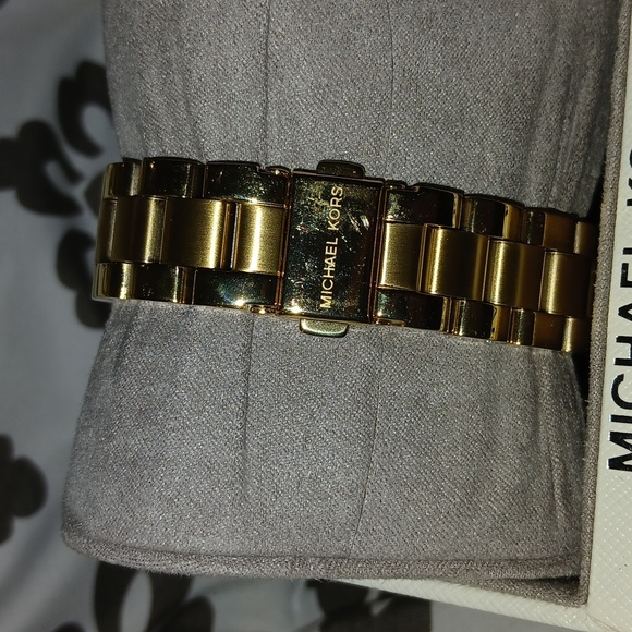 Michael Kors Gold-Tone Watch with Logo - Picture 4 of 7
